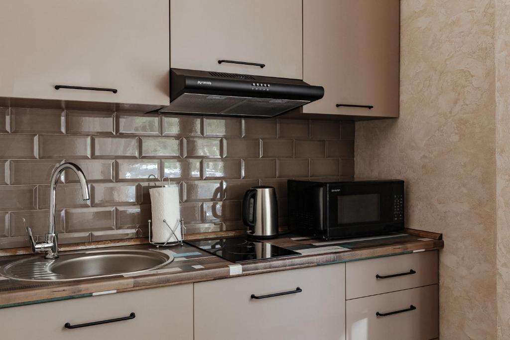 Kuchyň nebo kuchyňský kout v ubytování YUDGI - Home Hotel