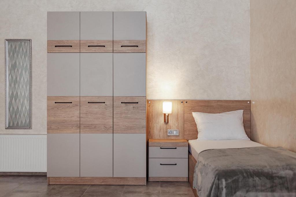 Postel nebo postele na pokoji v ubytování YUDGI - Home Hotel