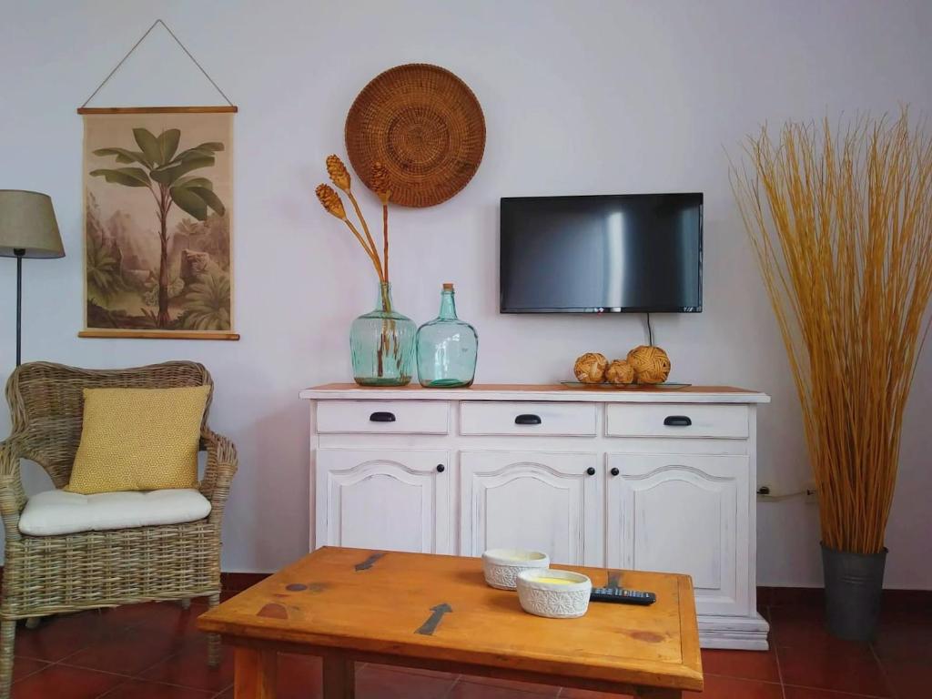 Televízia a/alebo spoločenská miestnosť v ubytovaní Casita La Finca II