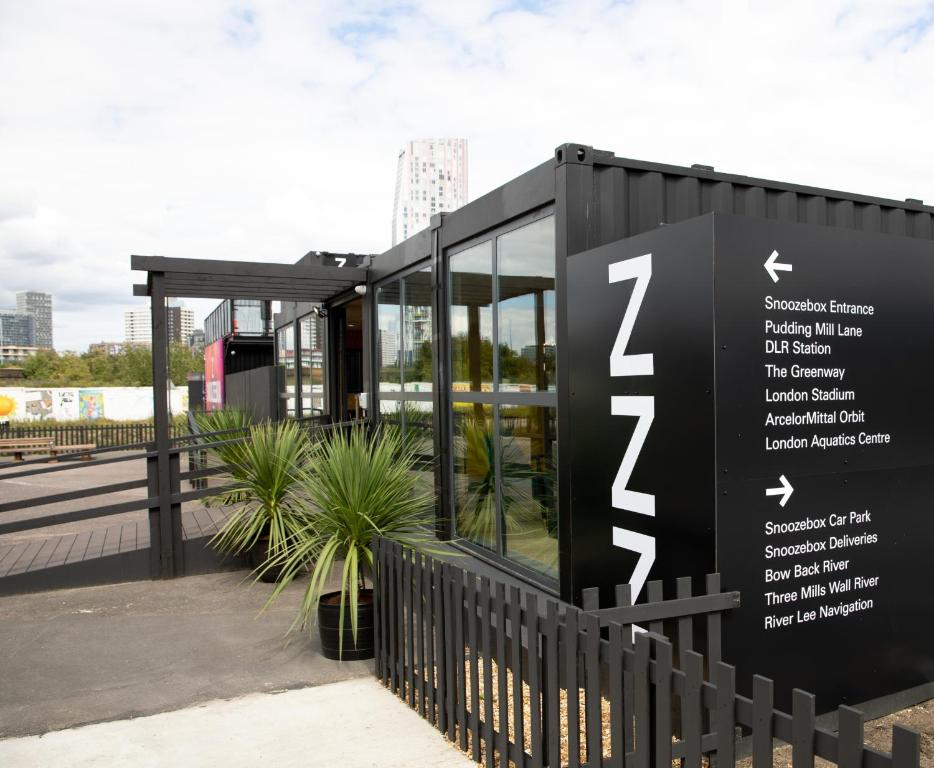 Snoozebox Olympic Park - Resim 20