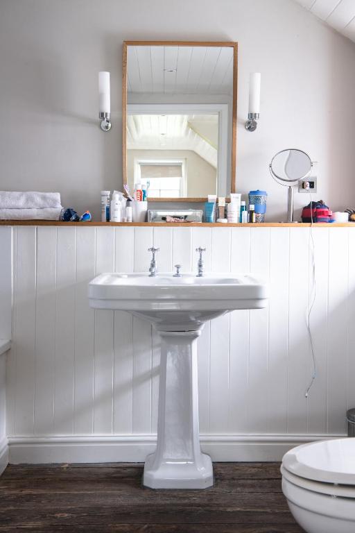 Wheelwrights Arms Country Inn & Pub - Deluxe Double Room