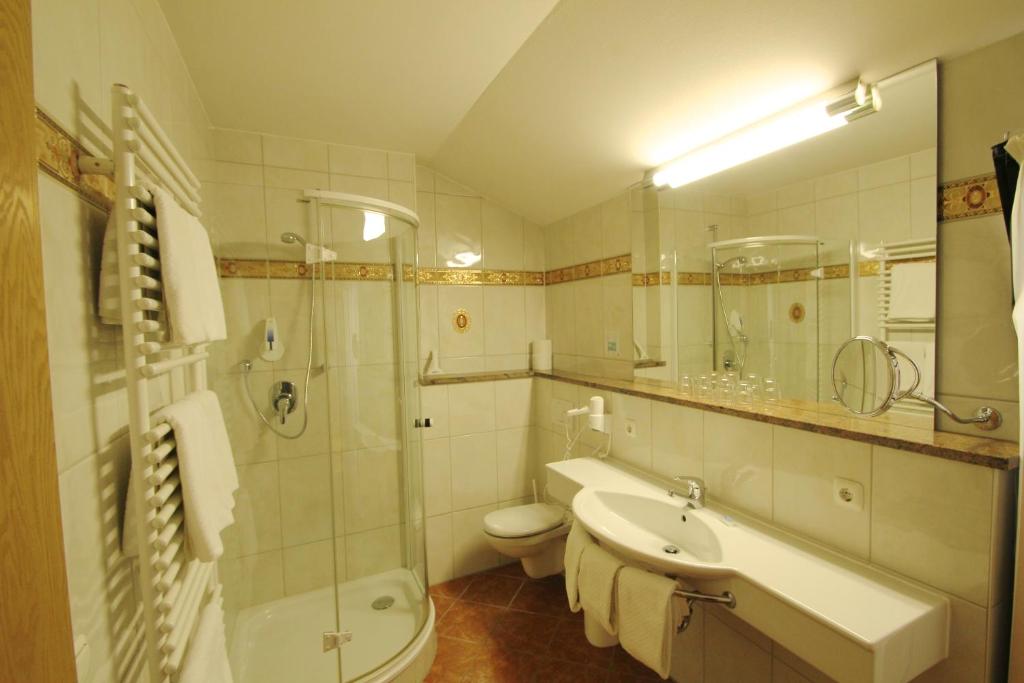 Alpenhotel Weiherbach - Hallenbad und Sauna - Double Room With Balcony