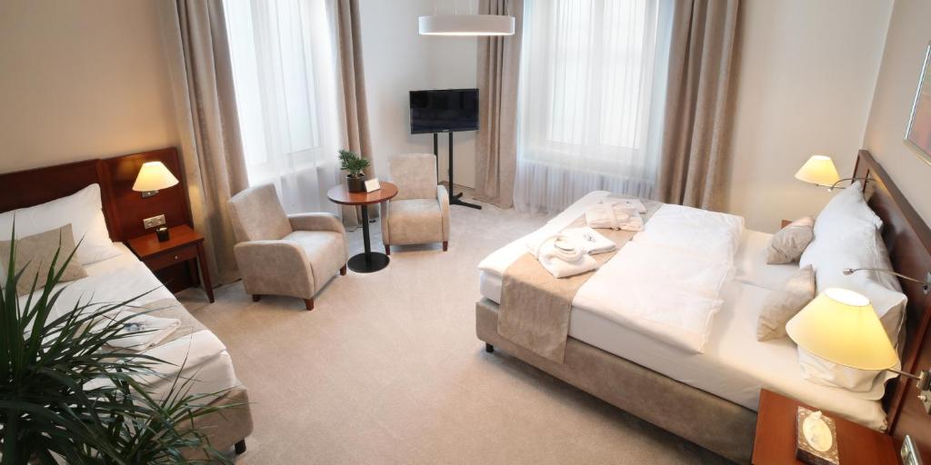 
Standard Triple Room
