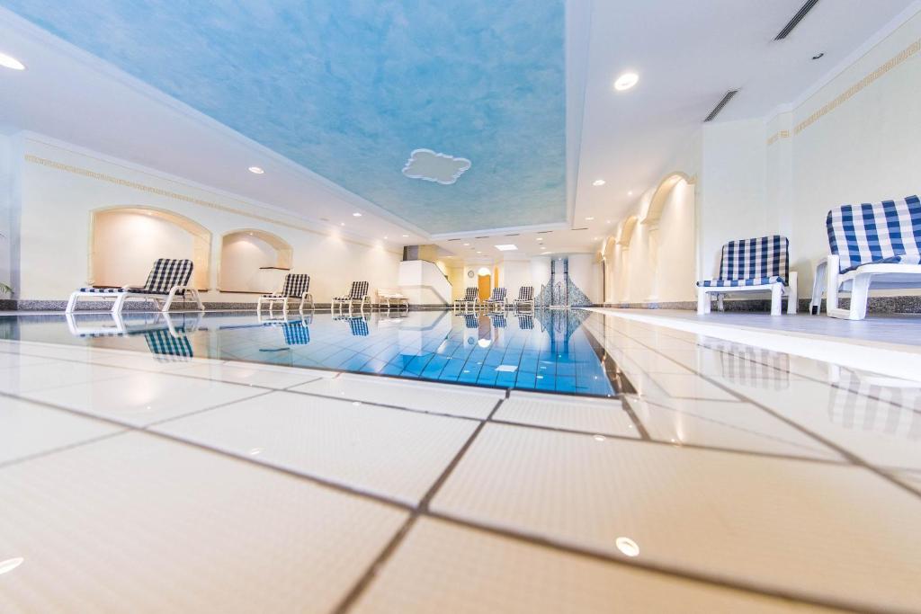 Bazén v ubytování Hotel Winzerhof nebo v jeho okolí