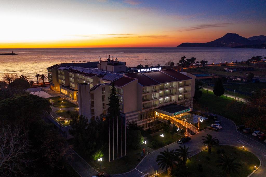 an aerial view of a hotel with the ocean at Hotel Princess in Bar