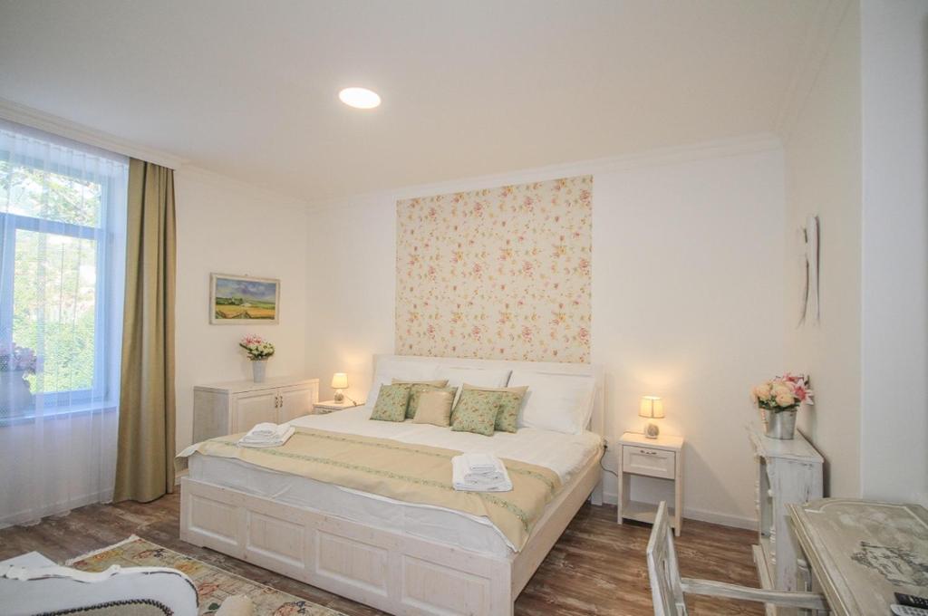 A bed or beds in a room at Villa Bella