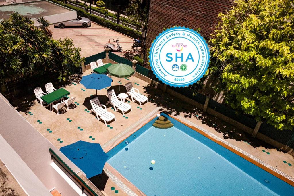 Bazén v ubytování Sirin Hotel Hua Hin nebo v jeho okolí