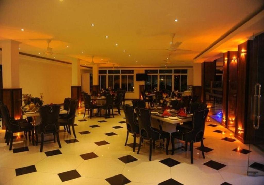 Restaurace v ubytování Hotel East Lagoon