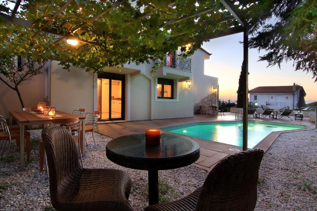 Bazén v ubytování Adam & Eve Villas nebo v jeho okolí