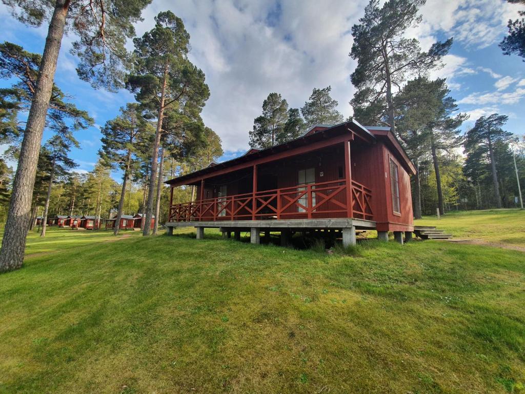 Gröna Uddens Camping - 露台的家庭房