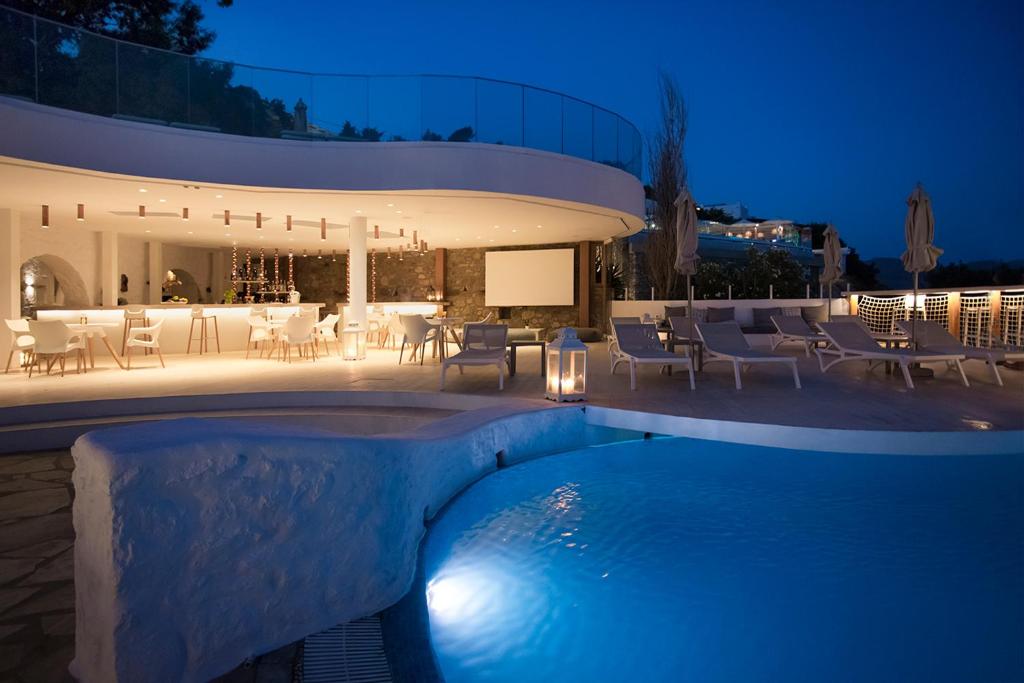 Bazén v ubytování Albatros Club Mykonos nebo v jeho okolí