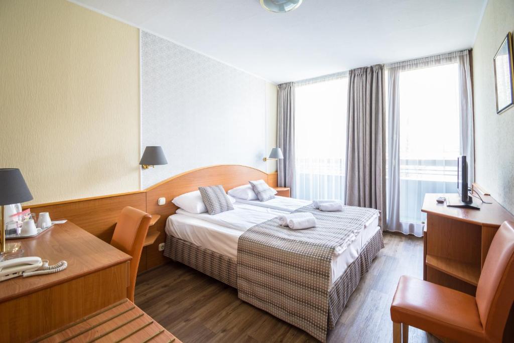 Postel nebo postele na pokoji v ubytování Hotel Orion Várkert