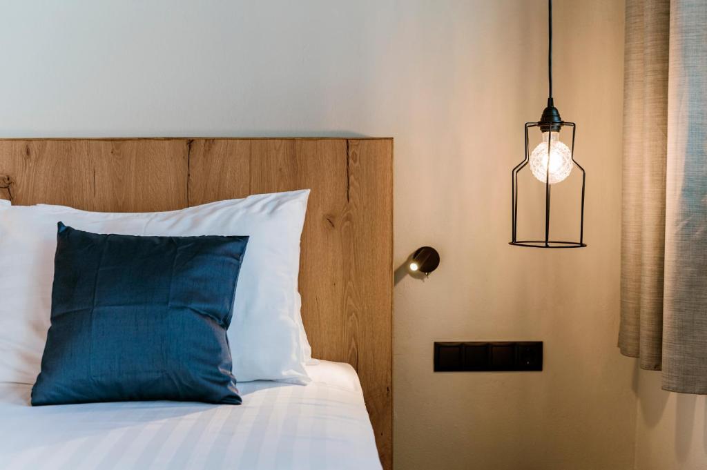 Postel nebo postele na pokoji v ubytování Lindos Calmare Suites
