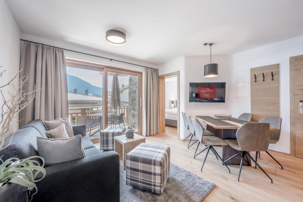 Posezení v ubytování AlpenParks Chalet & Apartment Alpina Seefeld