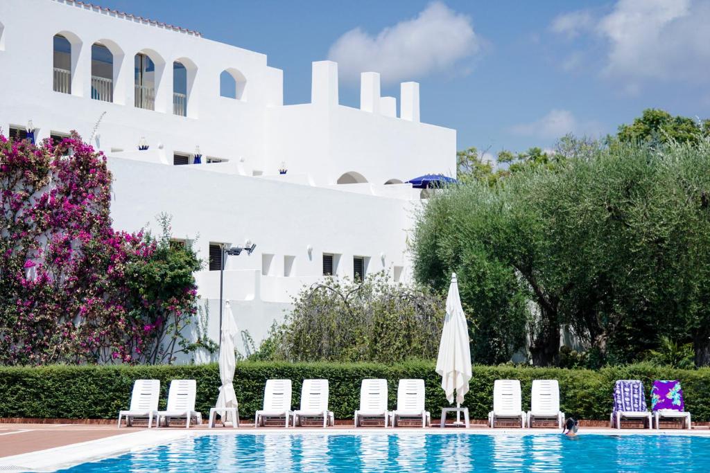 Basen w obiekcie Hotel Torre Oliva lub w pobliżu