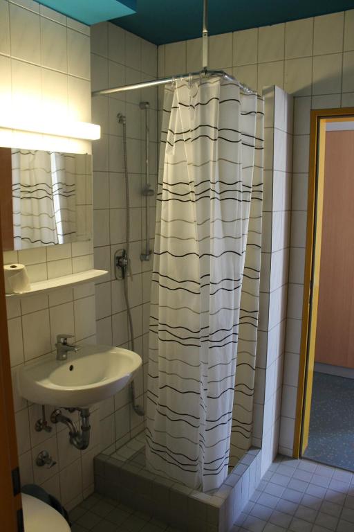 Gästehaus Goethe-Institut Schwäbisch Hall - Eenpersoonskamer Met Badkamer