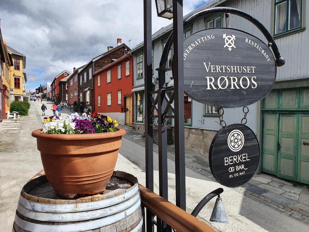 Certifikát, hodnocení, plakát nebo jiný dokument vystavený v ubytování Vertshuset Røros
