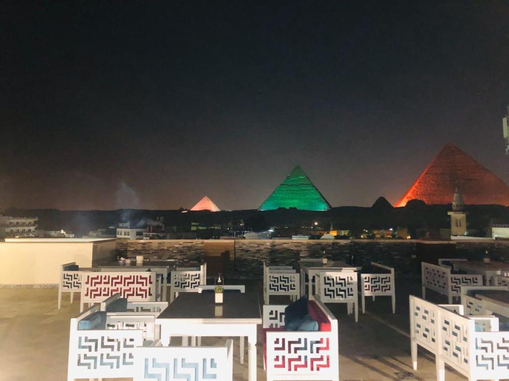 Fotografie z fotogalerie ubytování Pyramid Edge Hotel & Exclusive Pyramids View Rooftop v Káhiře