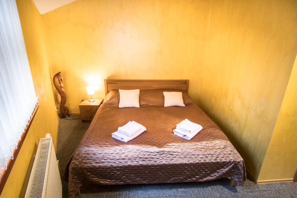 Postel nebo postele na pokoji v ubytování Hotel Šomka