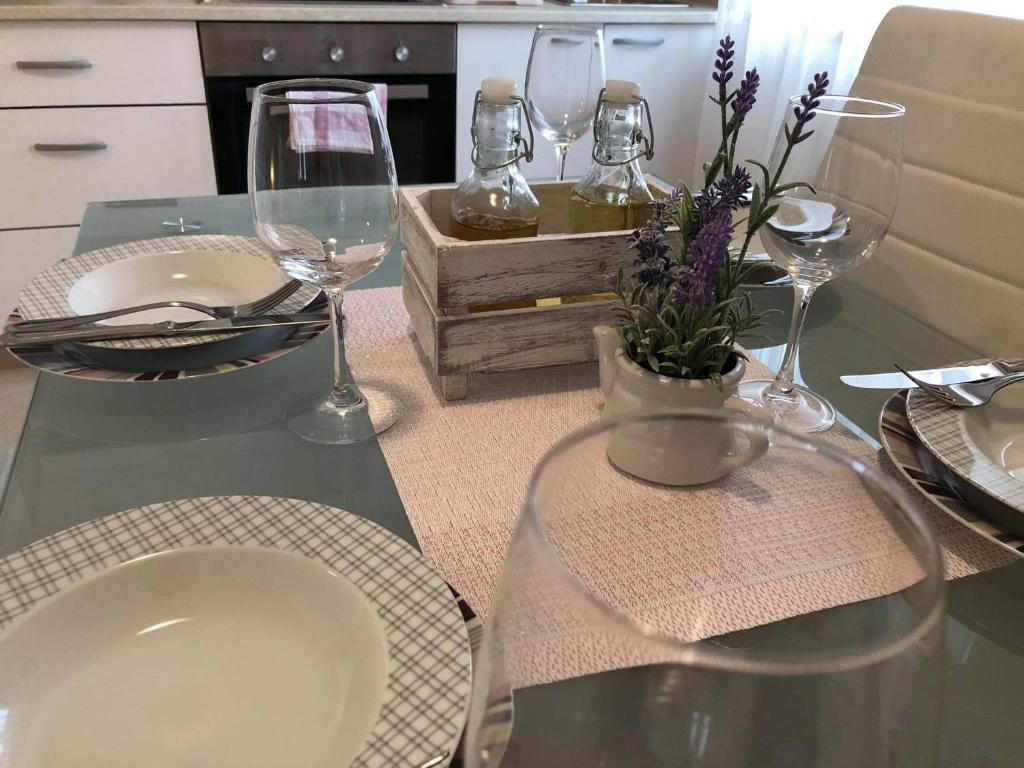 Kuchyň nebo kuchyňský kout v ubytování Apartmani Đokić