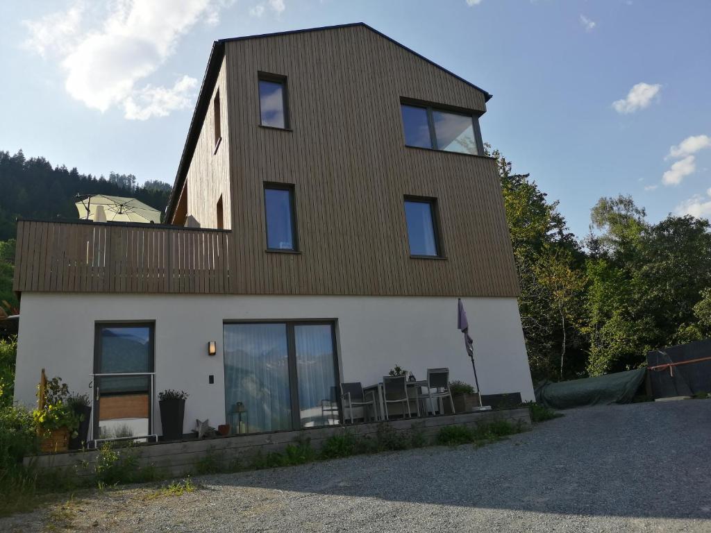 Budova, v ktorej sa apartmán nachádza