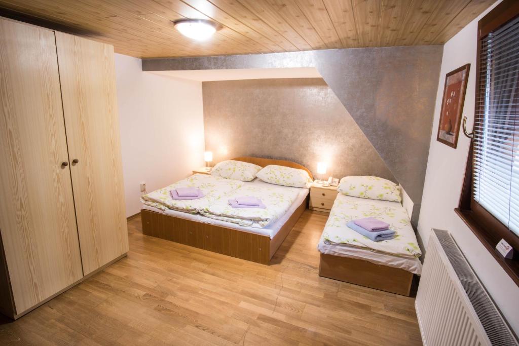 Postel nebo postele na pokoji v ubytování Hotel Šomka