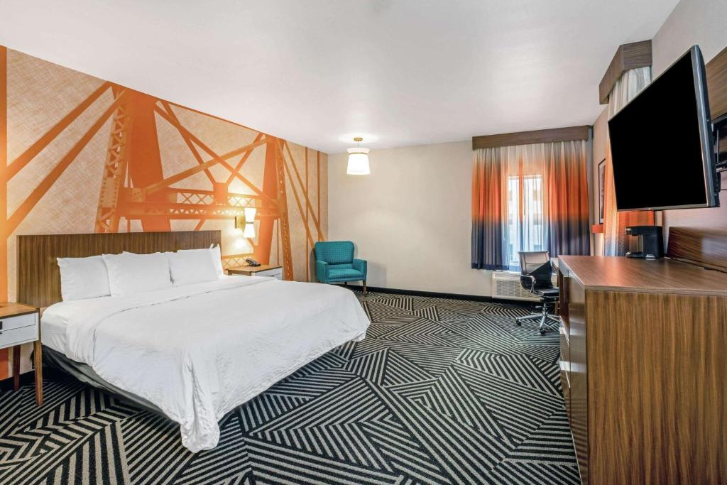 La Quinta by Wyndham Waco Baylor Downtown photo