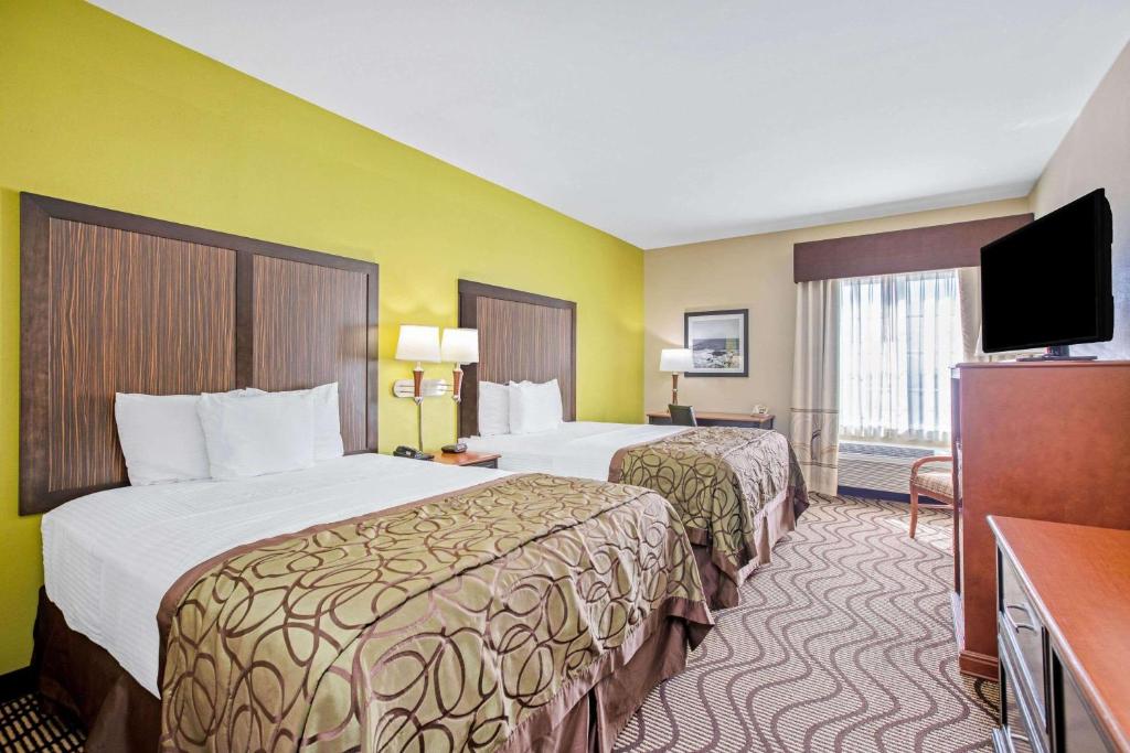 La Quinta by Wyndham Corpus Christi Airport - Queen Room With Two Queen Beds - Non-Smoking