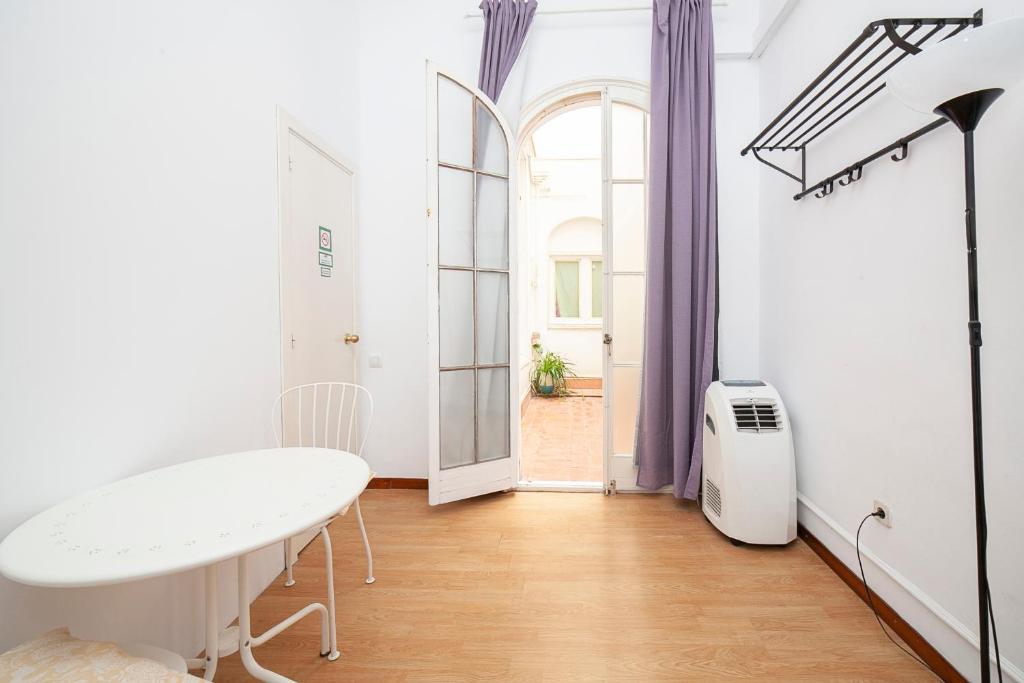 Fabrizzios Terrace Hostel - 16