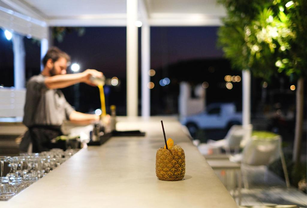 Bebidas en Relux Ios Hotel