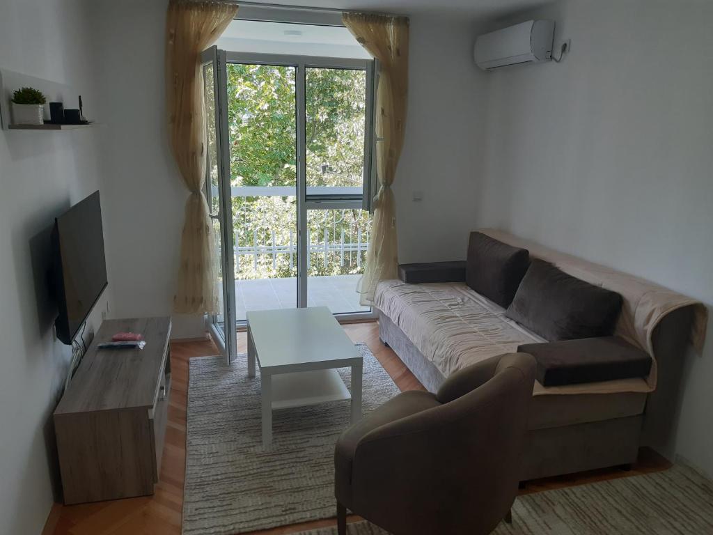 a living room with a couch and a table at Apartman Lipa in Bar