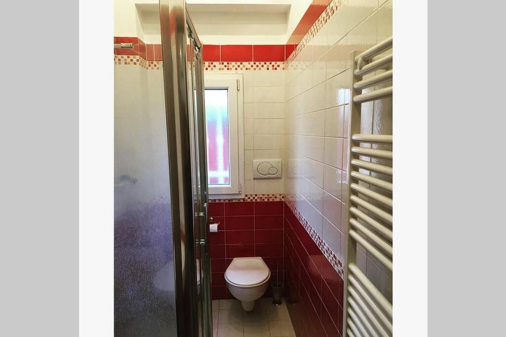 A bathroom at House Bologna Stazione Mazzini flat x 2