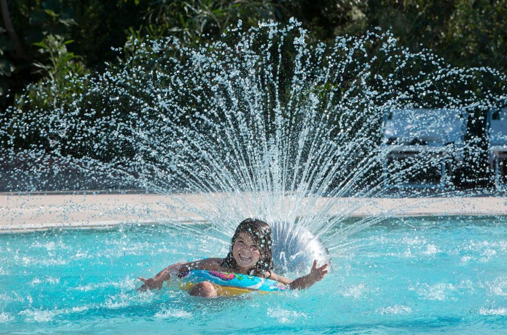 Bazén v ubytování Resort & SPA Le Dune nebo v jeho okolí