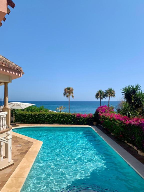Villa Monterray, Royal Beach, Calahonda - Beach Front Villa ...