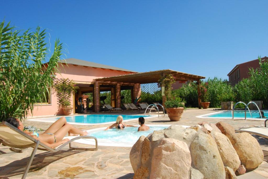 Bazén v ubytování Resort & SPA Le Dune nebo v jeho okolí