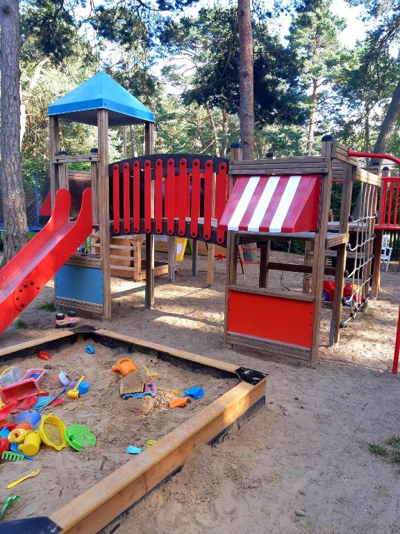 Herní místnost nebo prostor pro děti v ubytování domy szeregowe Nasza Chata - 4 minuty od plaży