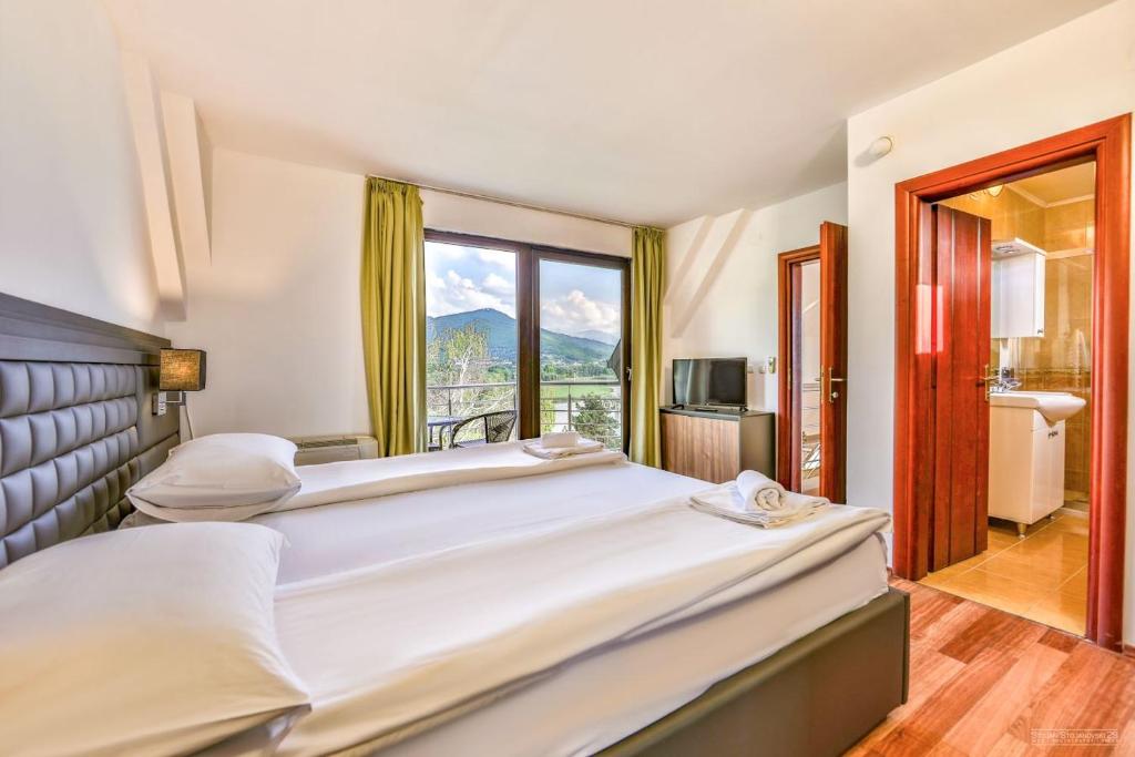Postel nebo postele na pokoji v ubytování Tino Hotel & SPA