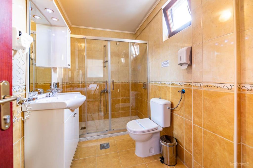 Koupelna v ubytování Tino Hotel & SPA