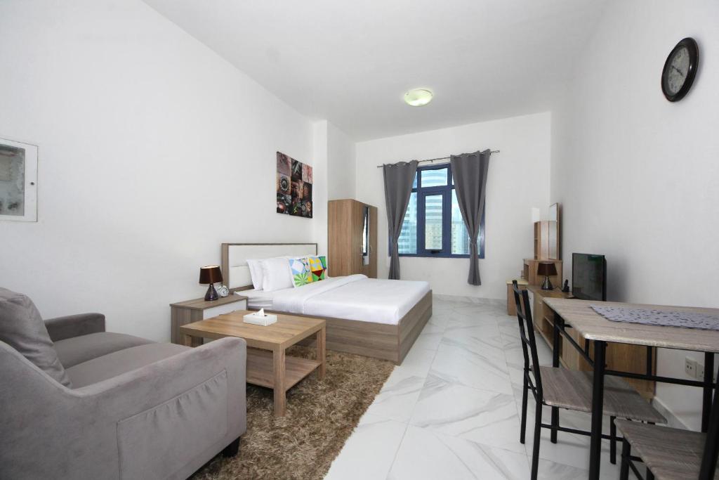 Signature Holiday Homes - Furnished Studio in Palace Tower 2, Silicon Oasis, Dubai – Updated 2022 Prices