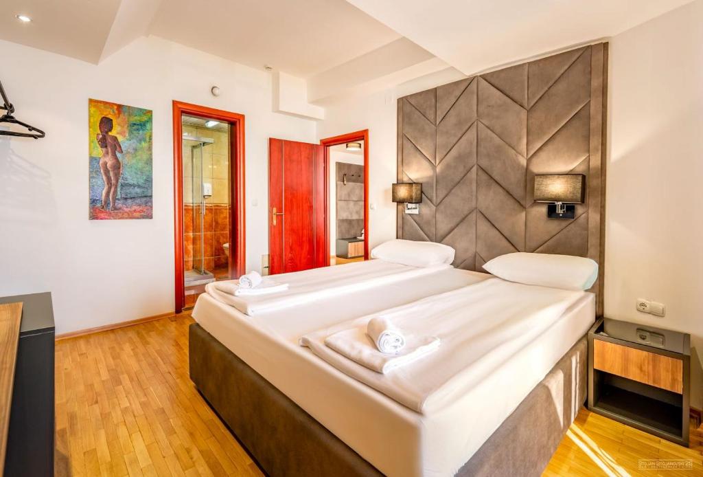 Postel nebo postele na pokoji v ubytování Tino Hotel & SPA