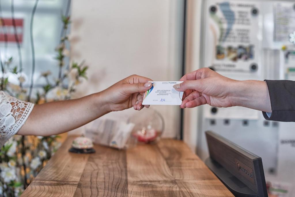 Επισκέπτες που μένουν στο Hotel Residence Loren - contact & contactless check-in