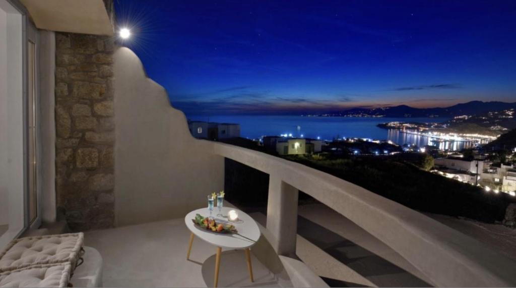 Balkón nebo terasa v ubytování Crystal Suites