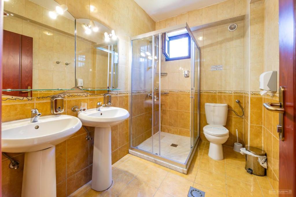 Koupelna v ubytování Tino Hotel & SPA