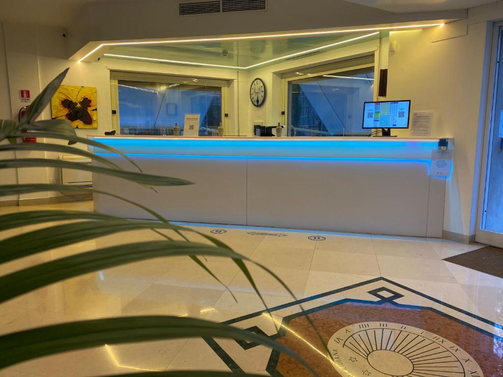 Лобби или стойка регистрации в Hotel La Meridiana