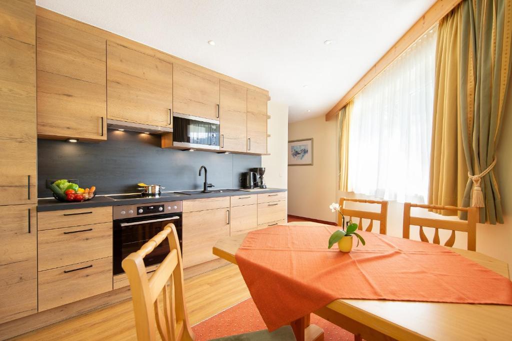 Kuchyň nebo kuchyňský kout v ubytování Hotel Appart Peter