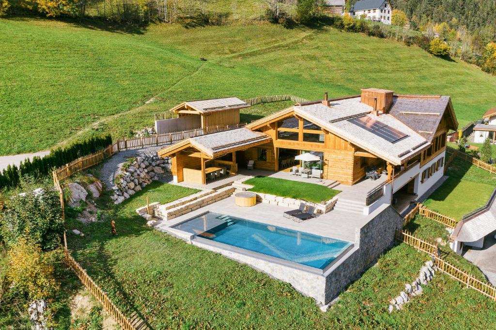 Bazén v ubytování Penthouse im Chalet GM by A-Appartments nebo v jeho okolí