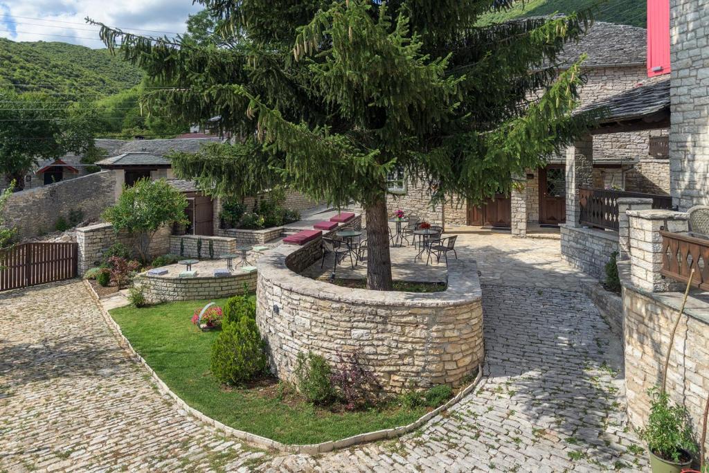 Nespecifikovaný výhled na hory nebo výhled na hory při pohledu z hotelu