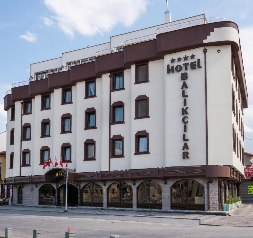 a hotel building on the corner of a street at Balikcilar Hotel in Konya