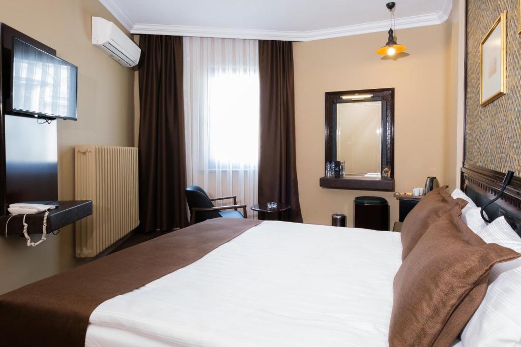 Postel nebo postele na pokoji v ubytování Balikcilar Hotel