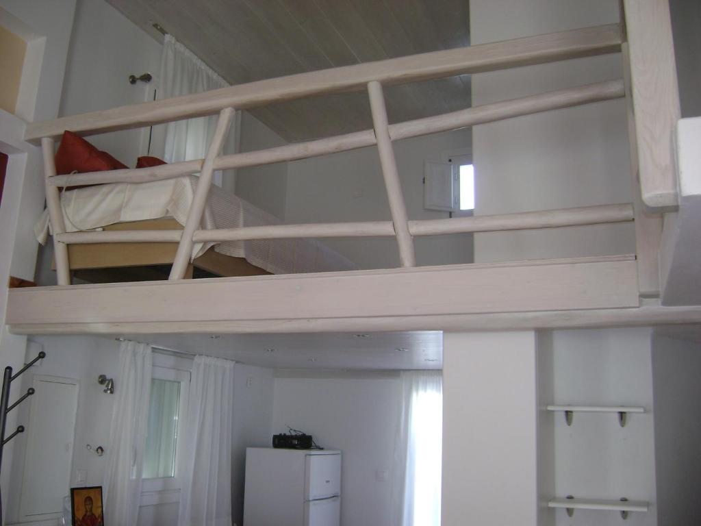 Palanda nebo palandy na pokoji v ubytování Mykonos Ornos RedOcher Home